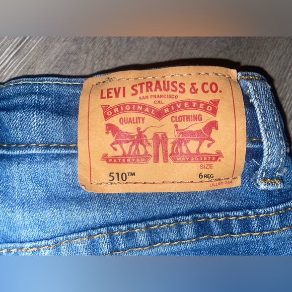 Levi Jeans ( Boys size 5-6 ) - Picture 4 of 5